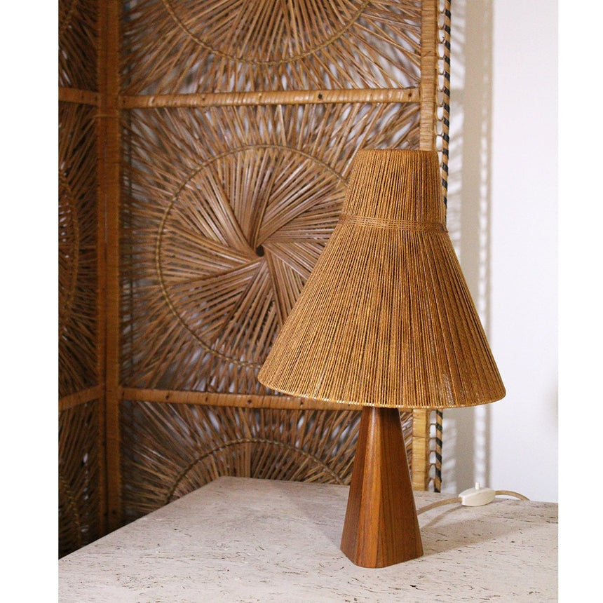 Lampe à poser en raphia et teck - Circa 1960 - Maison Collectible - Lampe à poser