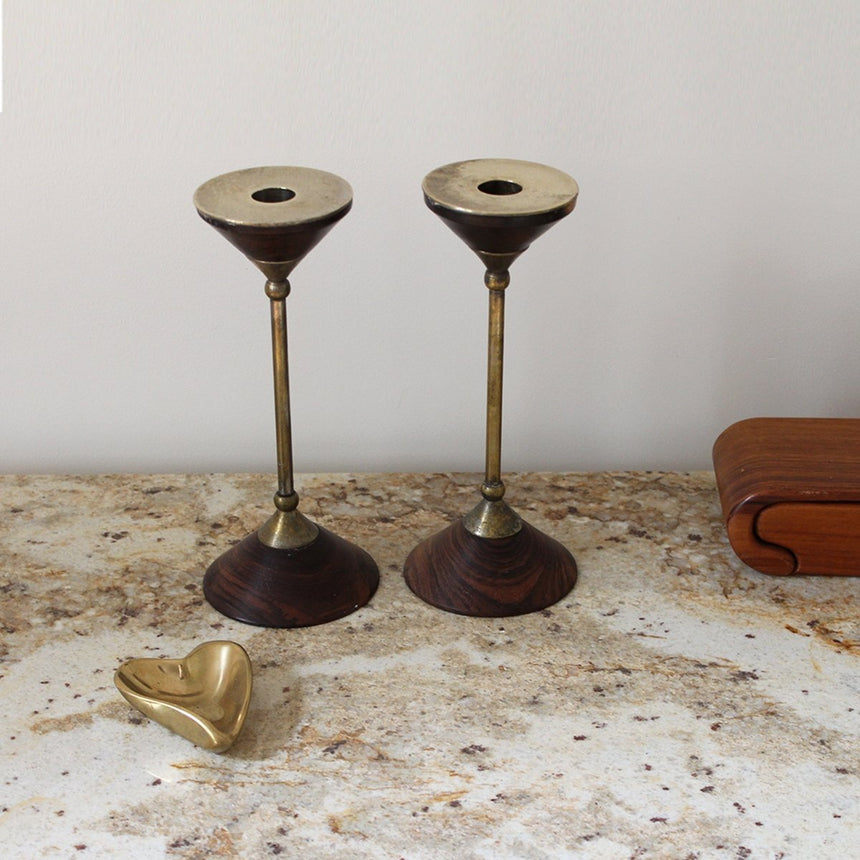 Paire de bougeoirs en teck et laiton - Maison Collectible - Bougeoir