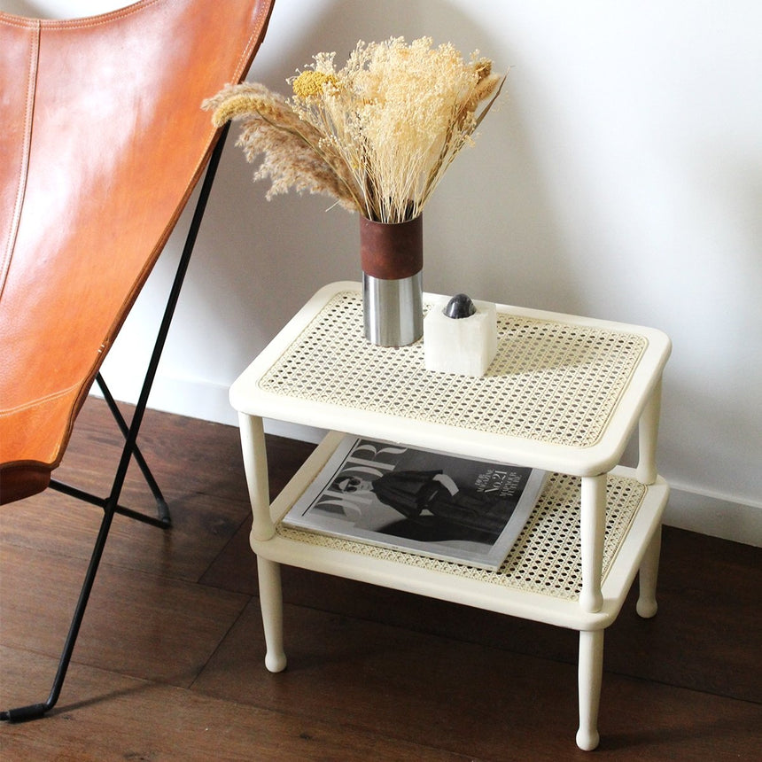 Petit meuble d'appoint en cannage - Maison Collectible - Table d'appoint