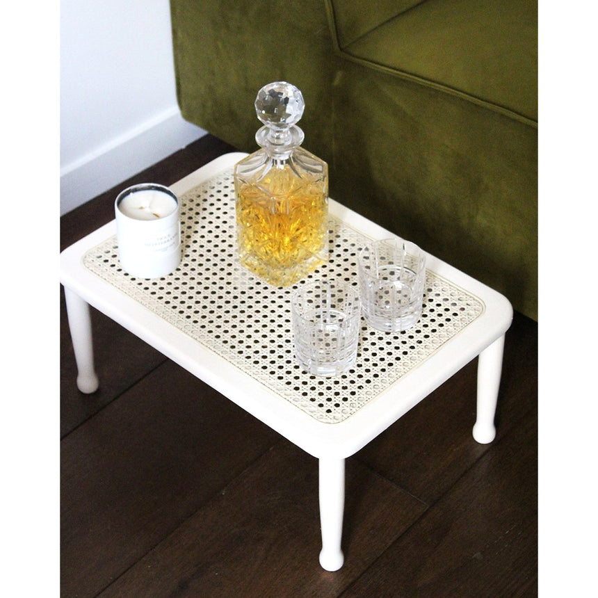 Petit meuble d'appoint en cannage - Maison Collectible - Table d'appoint