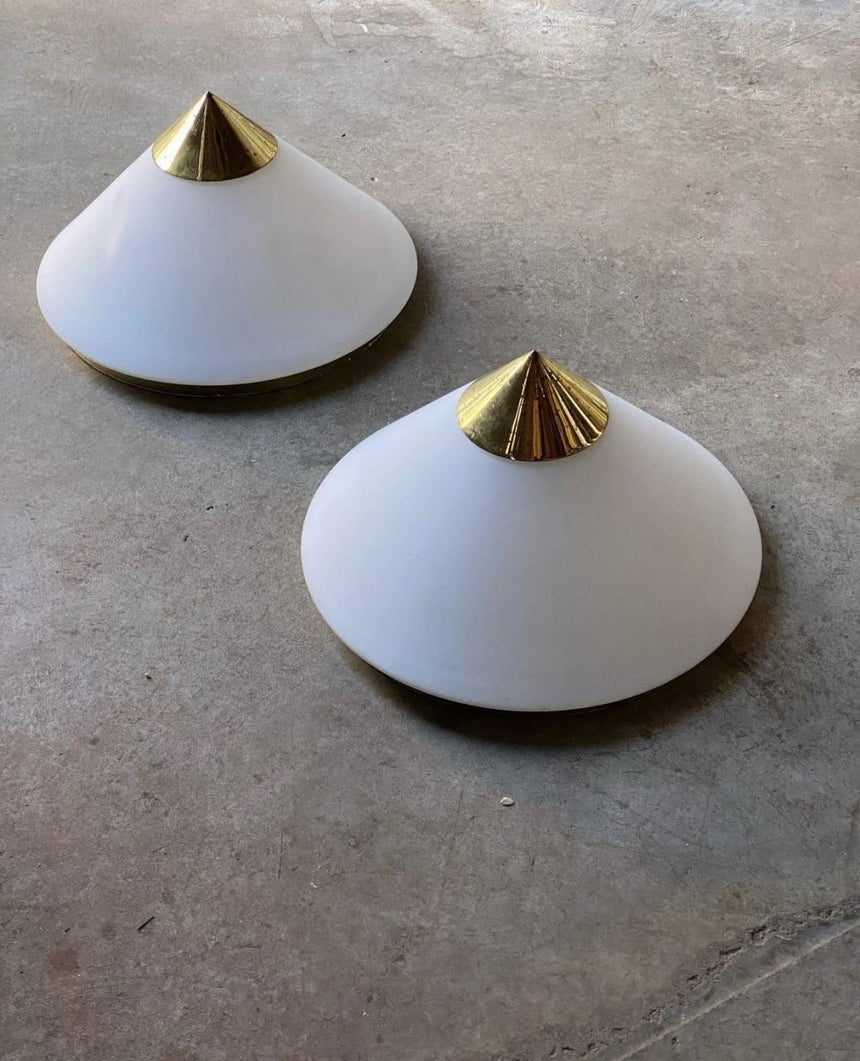 Plafonnier conique en opaline et laiton - Limburg, 1970 - Maison Collectible - Suspension